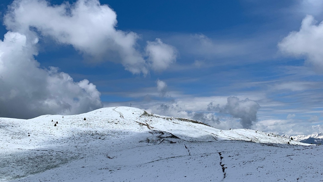Lüsner Alm – Koch Campill 2004m- Astjöchl 2194m – aussichtstreiche Rundwanderung in Juni bei Schnee
