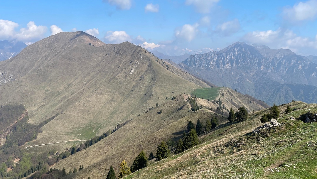 Ledrosee: Aussichtsreiche Rundtour über 3 Gipfel: Cima dÓro1802m, cima Sclapa 1885m,cima Pari 1990m.
