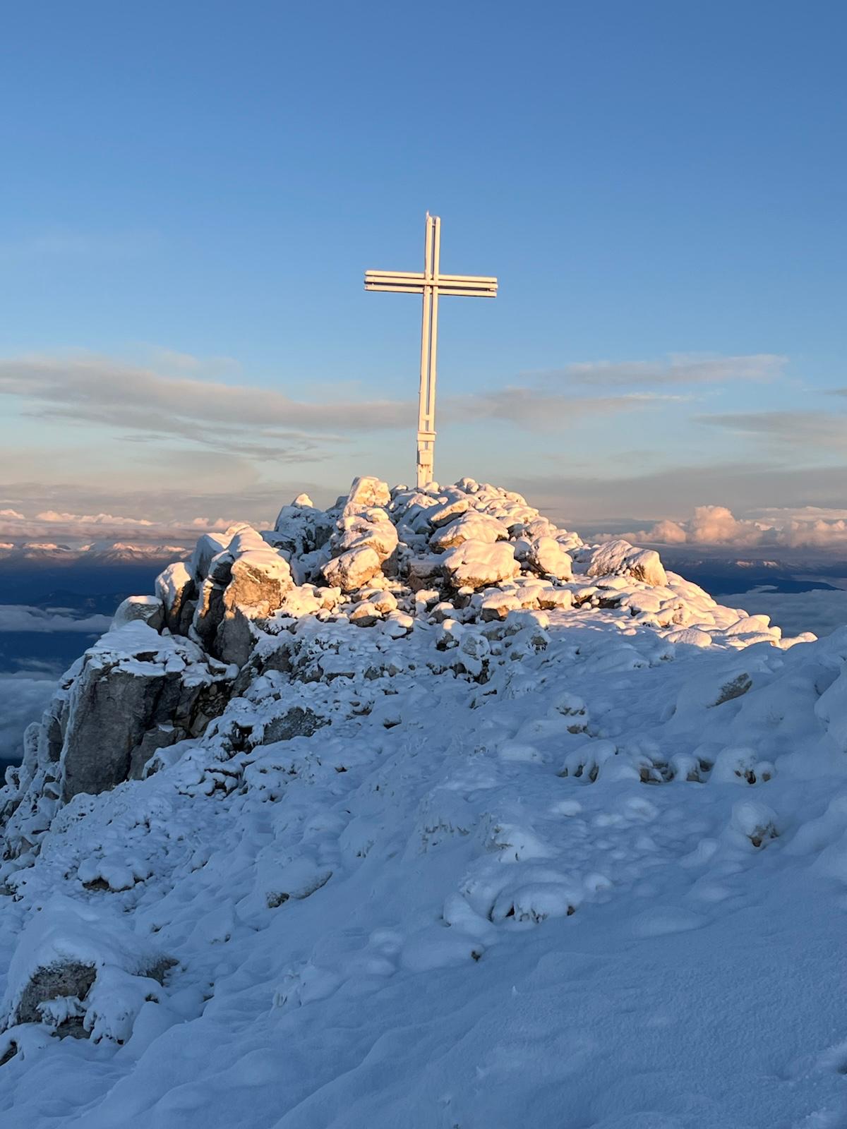 Weisshorn 2317m Sonnenaufgang beim ersten Schnee am 25.09.25 und dann weiter zu m Schwarzhorn 2439m.
