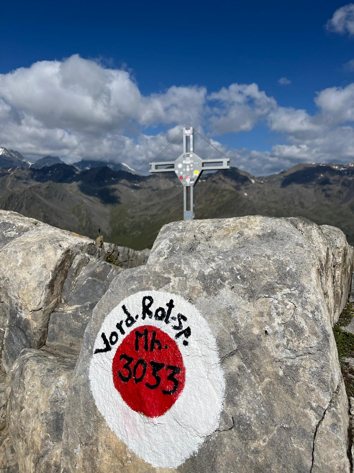Vorderer Rotspitz 3.033m und „glazialer Steig“ unter Schransferner und Ultner Marktferner vom Hintermarteller Talschluss aus.