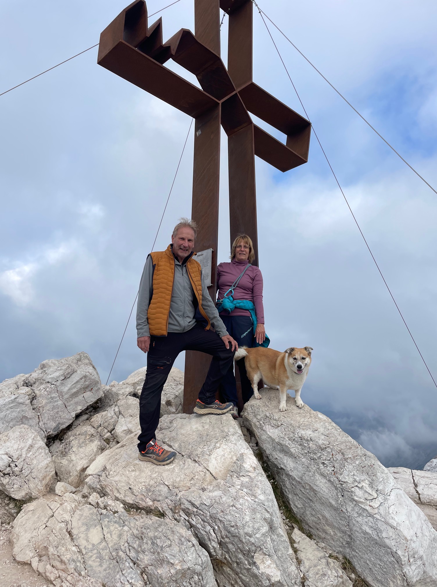 Schäufelesteig, eine neue Definition von Steilheit, Wanderung von Ums 932m zum Schlernhaus und Pez 2.536m, anstrengende Hochgebirgstour.